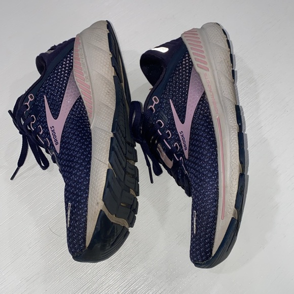 BROOKS RUNNING SHOES SIZE 8.5. Adrenaline gts 22 - Picture 3 of 12